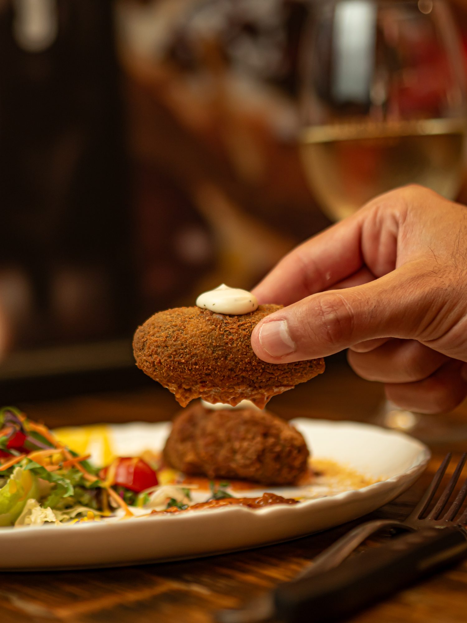 Croquetas emplatadas — fotografía de CLICA Agency